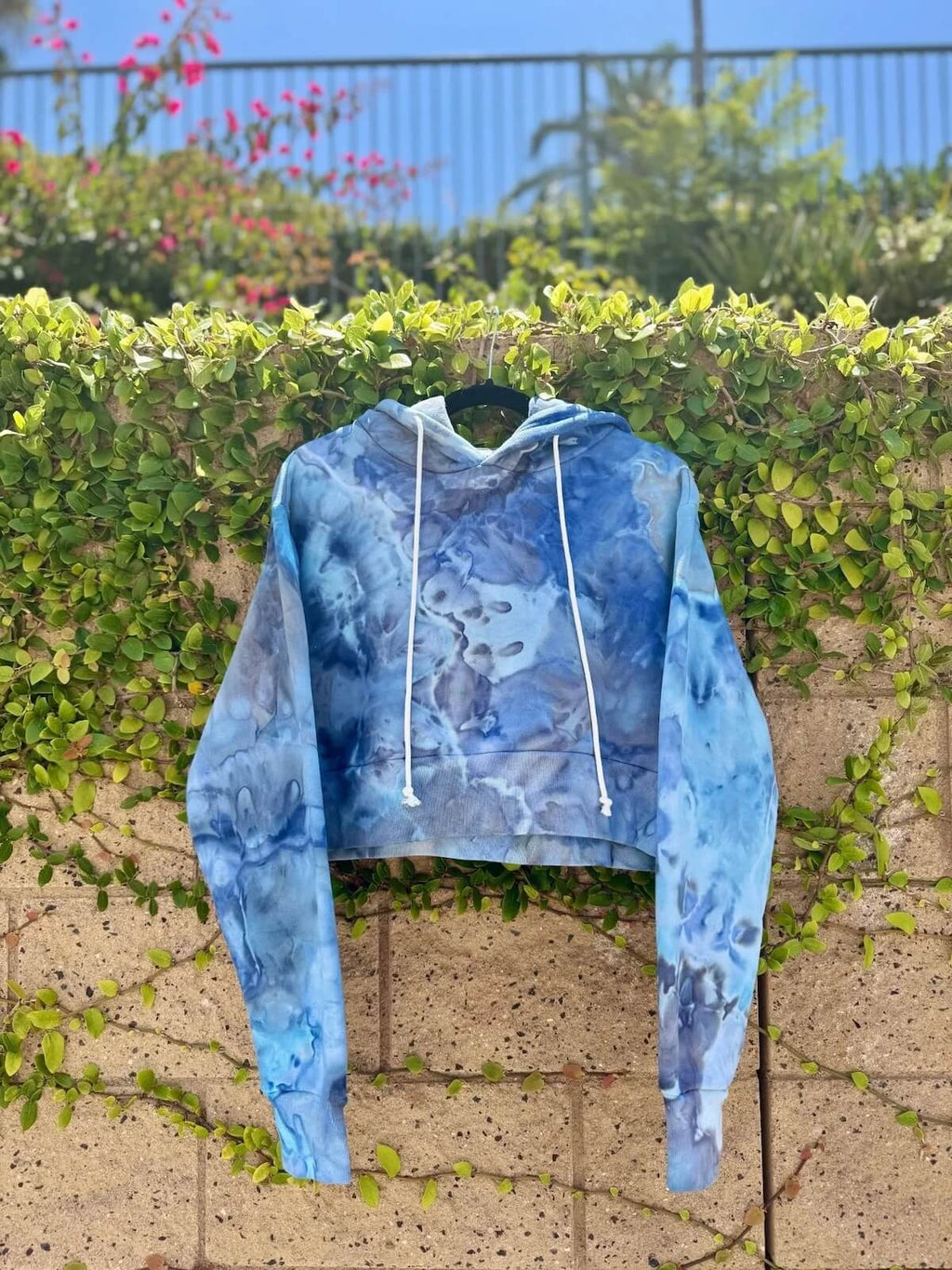 Women’s Cropped Hoodie