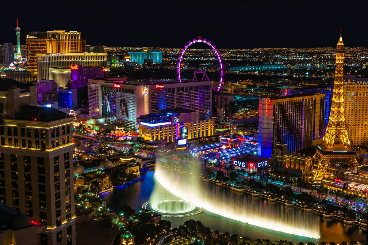 The Bellagio fountains and the Las Vegas Strip lit up at night